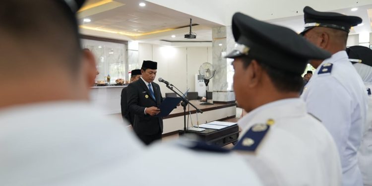 Bupati Himbau Penanganan Stunting Ditingkat Desa Saat Lantik 26 Kepala Desa