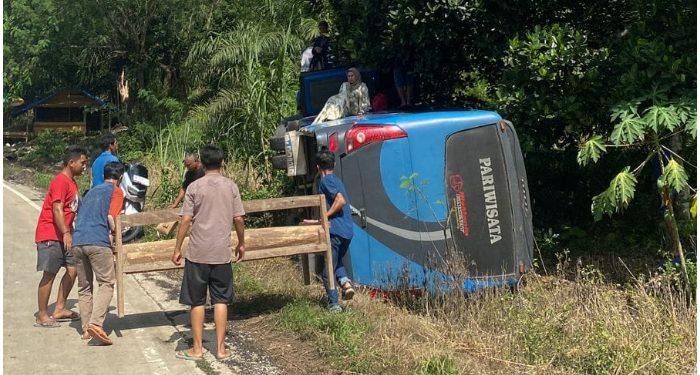 Bus Rombongan SMAN 2 Tanjung Tabalong Terguling di Muara Koman Kaltim