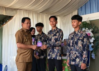 Hadiri Perpisahan MA Darusalam Awayan, Bupati Sampaikan Beasiswa 1000 Sarjana