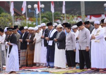 Kesulitan Jalankan Sholat dengan Khusyuk, Sahkah Sholatnya? Ini Tipsnya ya Guys!