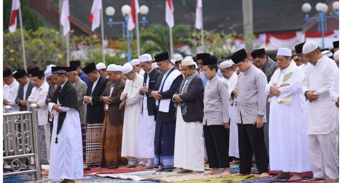 Kesulitan Jalankan Sholat dengan Khusyuk, Sahkah Sholatnya? Ini Tipsnya ya Guys!