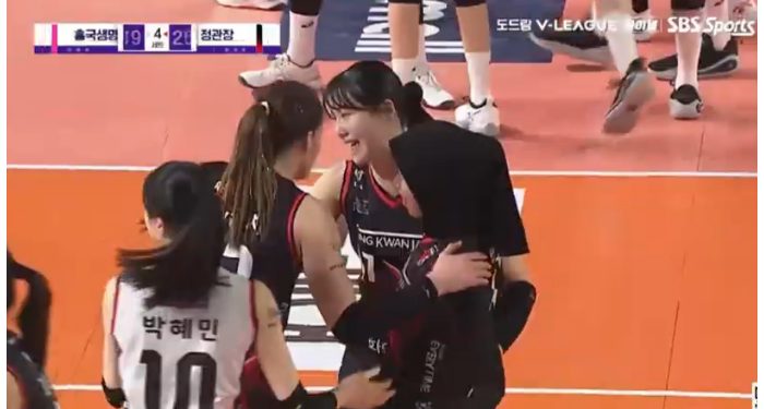 Yess….! Red Sparks Lagi-lagi Perpanjang Nafas, Set Ke Empat Menang 25-19 Atas Pink Spiders!