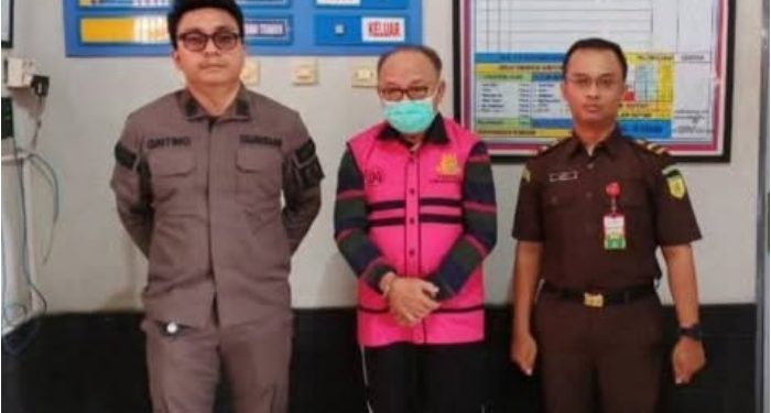 Anang Syakhfiani Digiring ke Rutan Tanjung dan Berbaju Pink Kejaksaan
