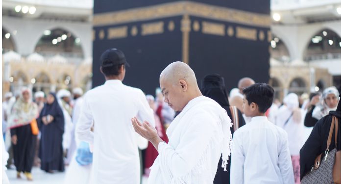 Umrah ke Mekkah dan Madinah Bisa Seperti Travelling Tanpa Travel, Ini Caranya